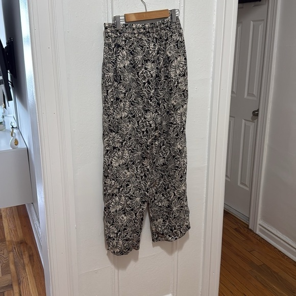 Pattern Gray Pants - Picture 2 of 5